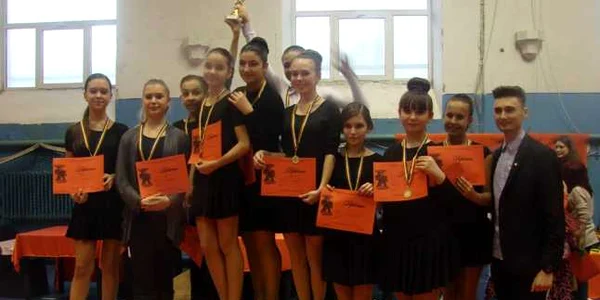 Dansatorii sportivi băcăuani au luat 18 cupe şi 47 de medalii la Cupa Brăila