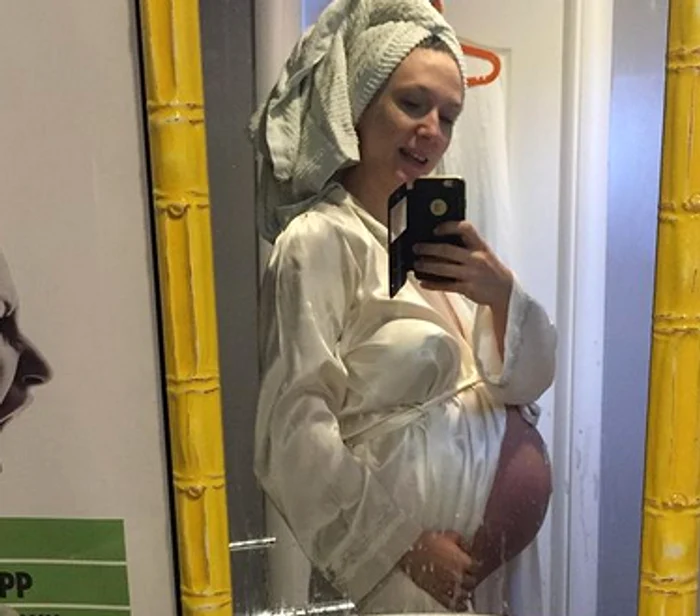 Adela Popescu a umblat în arhiva cu poze și s-a arătat așa cum puține vedete o facfoto: Instagram