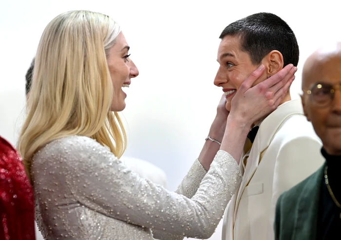 Elizabeth Debicki și Emma Corrin, Foto Getty