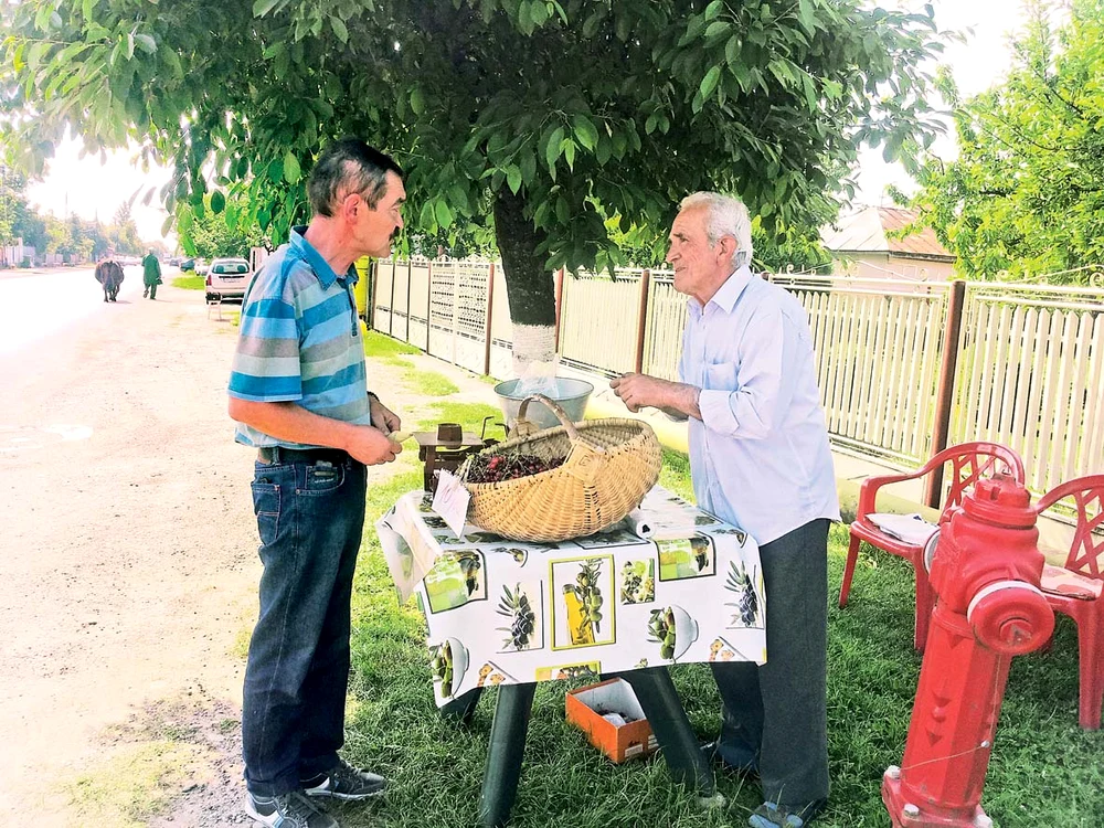 Nici bine nu a scos  marfa la poartă, că au  şi venit cumpărători