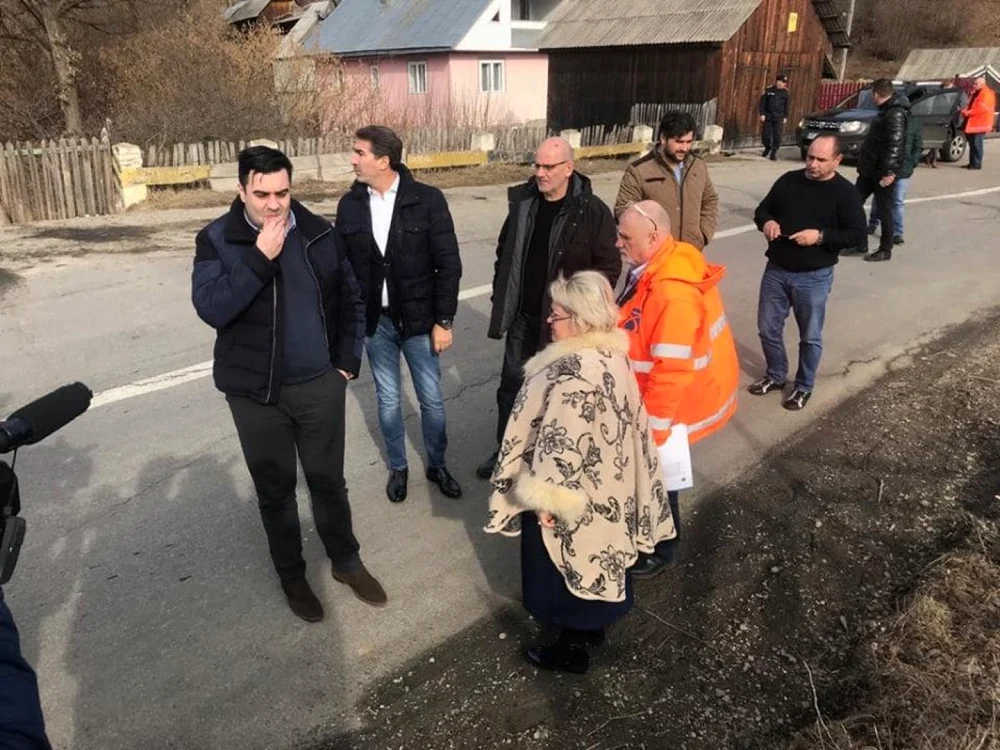 Ministrul Răzvan Cuc în vizită pe drumurile din Neamţ