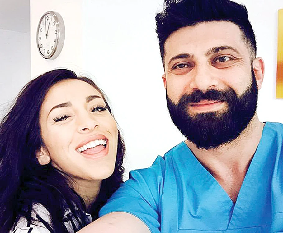 
    Dentistul Ahmad Jbara  îi va pune lui Ruby  faţete dentare noi  