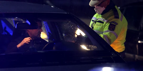 Filtru de poliţie după ora 10 seara în Bragadiru Ilfov 23 martie 2020 FOTO Sever Gheorghe