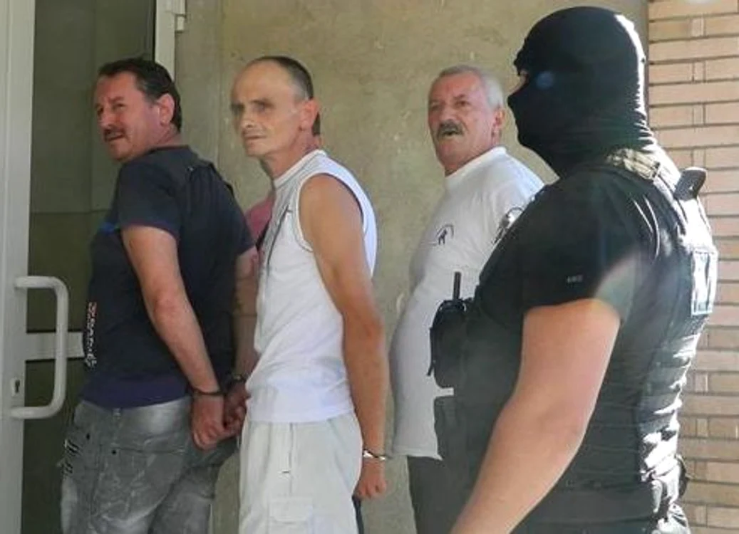 Persoanele reţinute de poliţişti