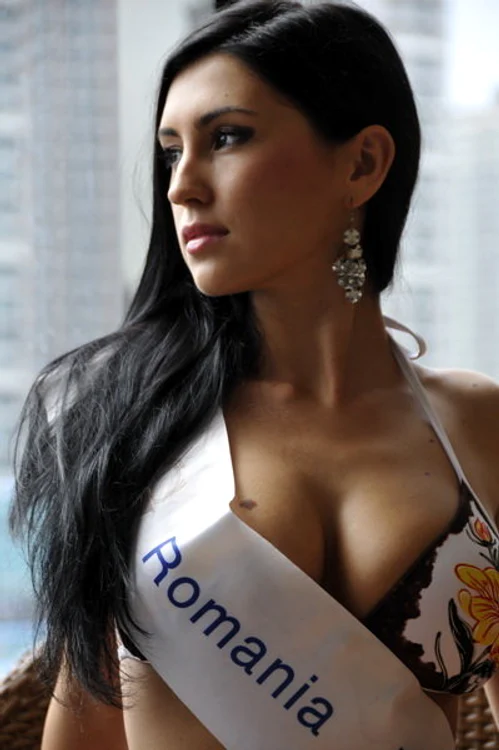 Ionela Chelmu a fost desemnată Miss Popularitate la concursul „Beauty of the World 2010" din China. 