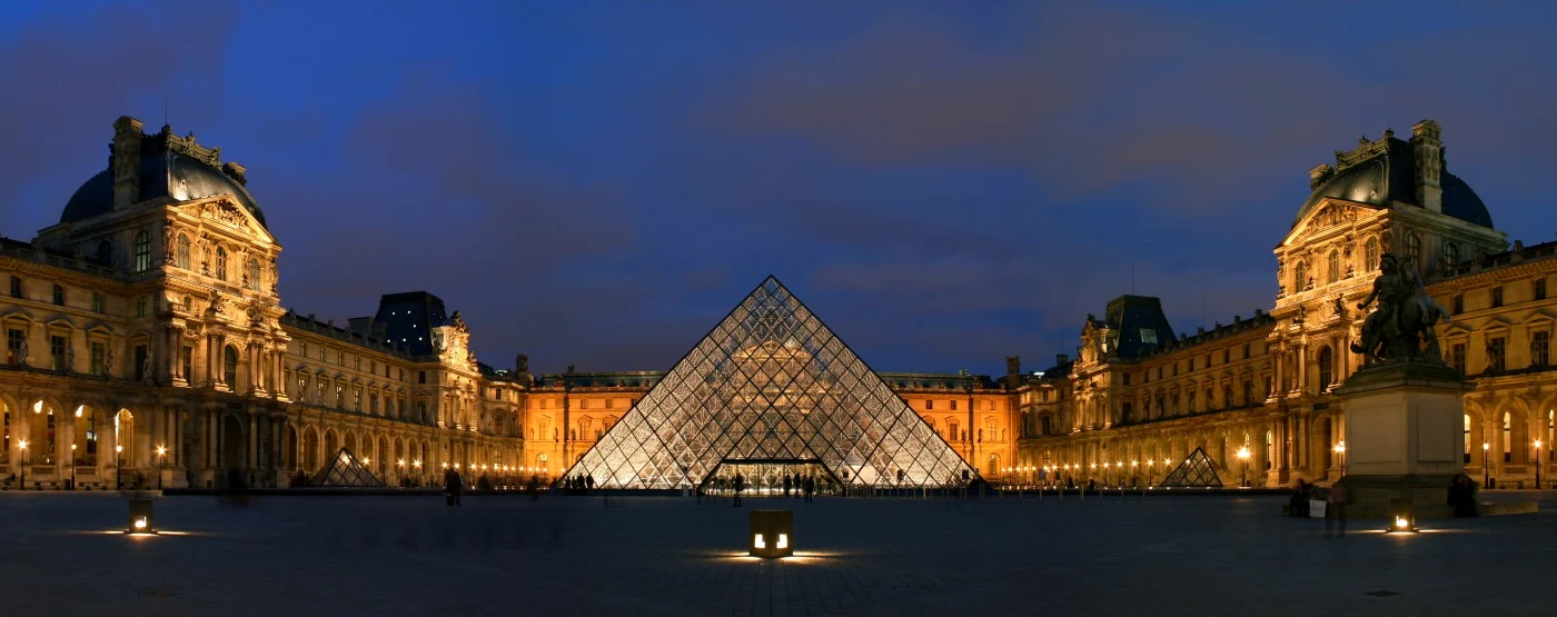 Muzeul Louvre, una dintre principalele atracţii turistice ale Franţei FOTO Benh Lieu Song