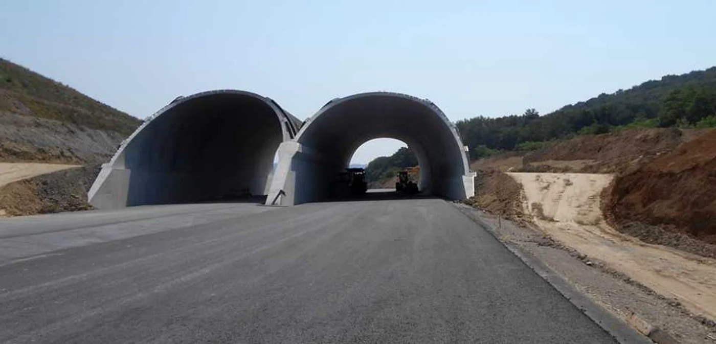 Lucări pe Autostrada Lugoj-Deva. Pe lotul 2 se va circula în scurt timp FOTO VIDEO: peundemerg.ro