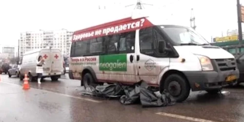 Bărbatul a fost lovit în timp ce încerca să traverseze strada