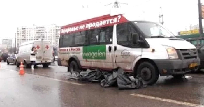 Bărbatul a fost lovit în timp ce încerca să traverseze strada