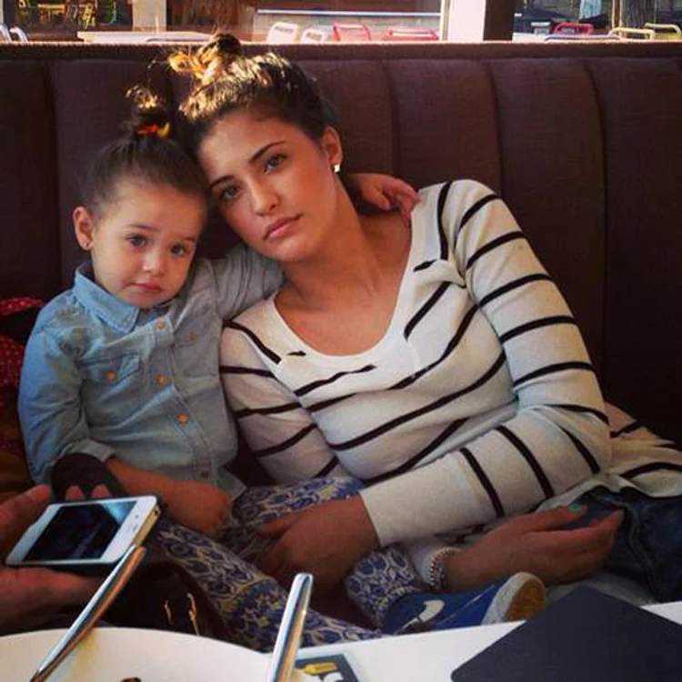 Antonia are o fată de aproape 5 ani din mariajul cu Vincenzo, de care n-a reușit nici acum să divorțeze, deși se iubește cu Alex Velea