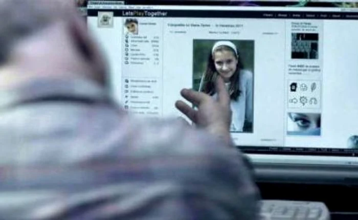 Bărbatul a expus fotografii cu cele două minore pe un site specializat pentru adulţi