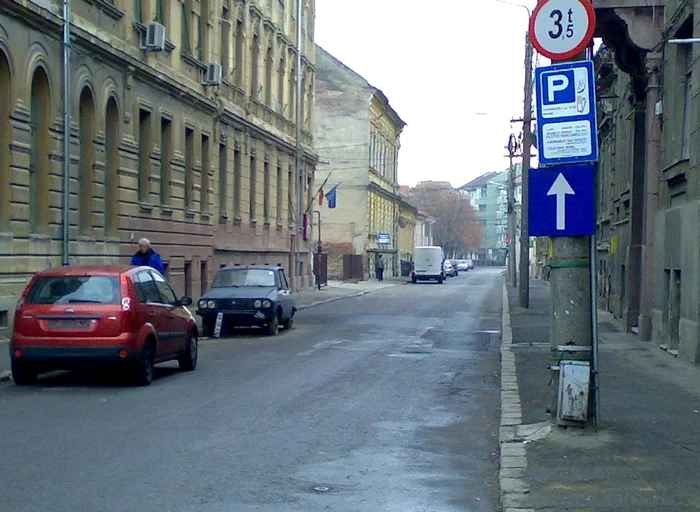 Manevră interzisă cu o mașină de poliție în Timișoara