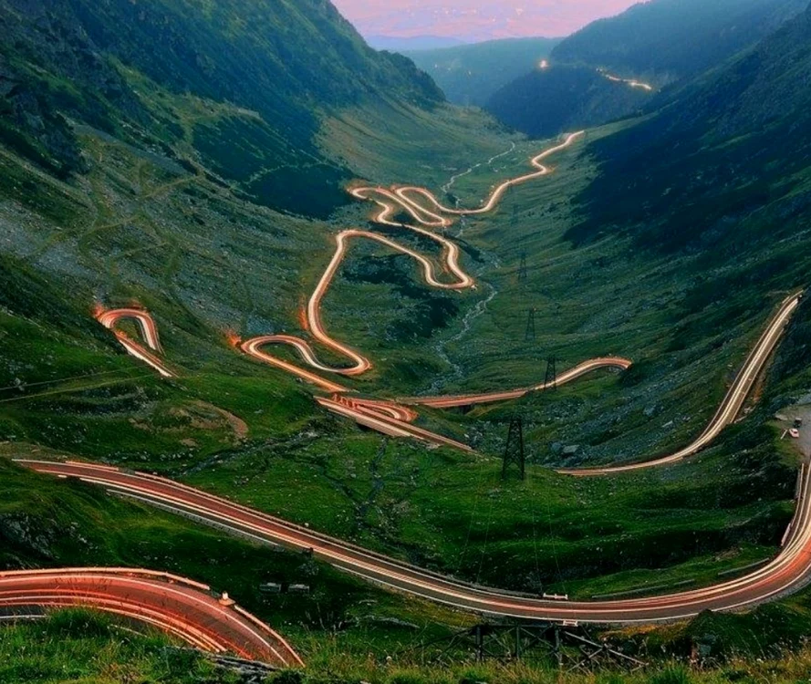 Transfăgărășanul, un drum superb care taie munții FOTO europaturism.ro
