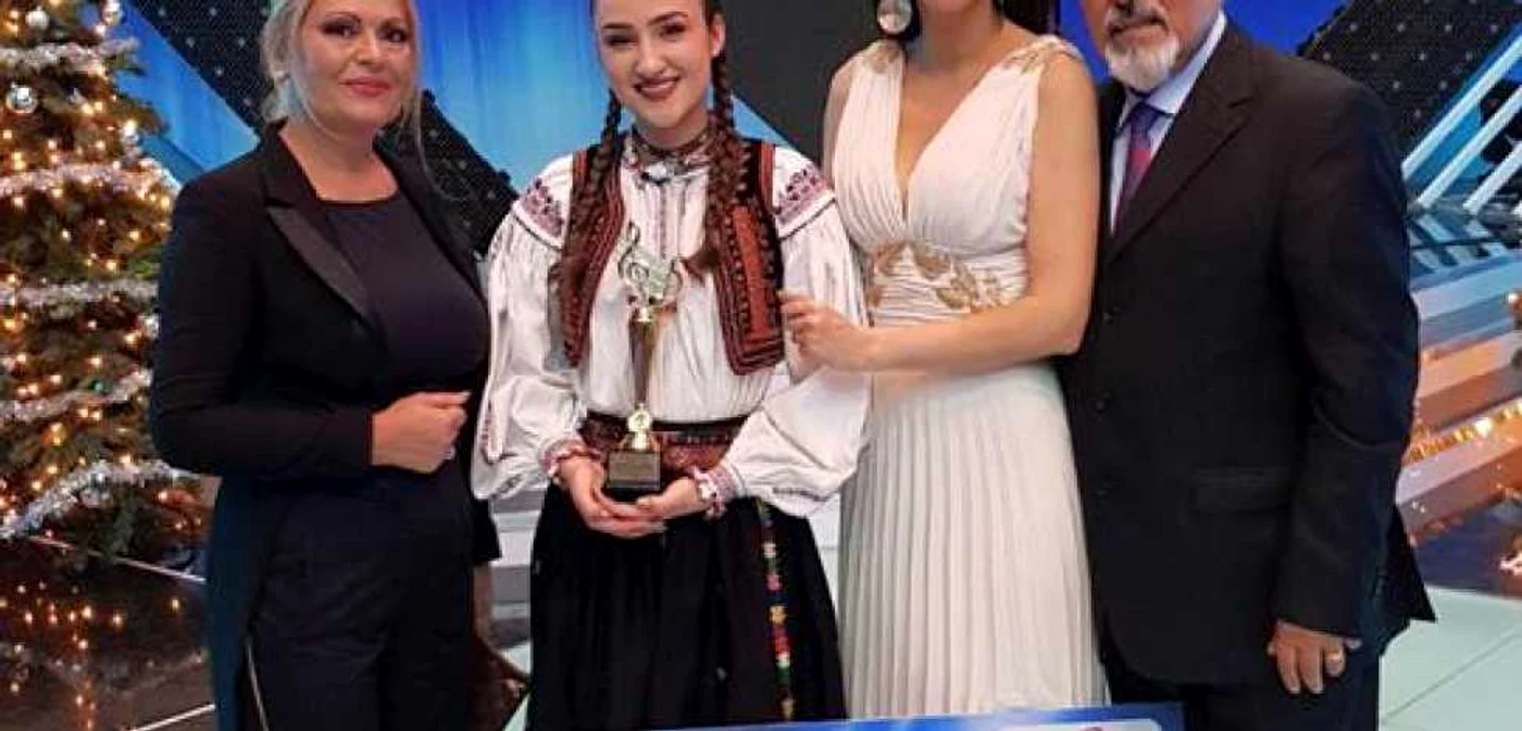 Alexadra Chira a câştigat premiul de 100.000 de lei FOTO Facebook.com/Alexandra Chira