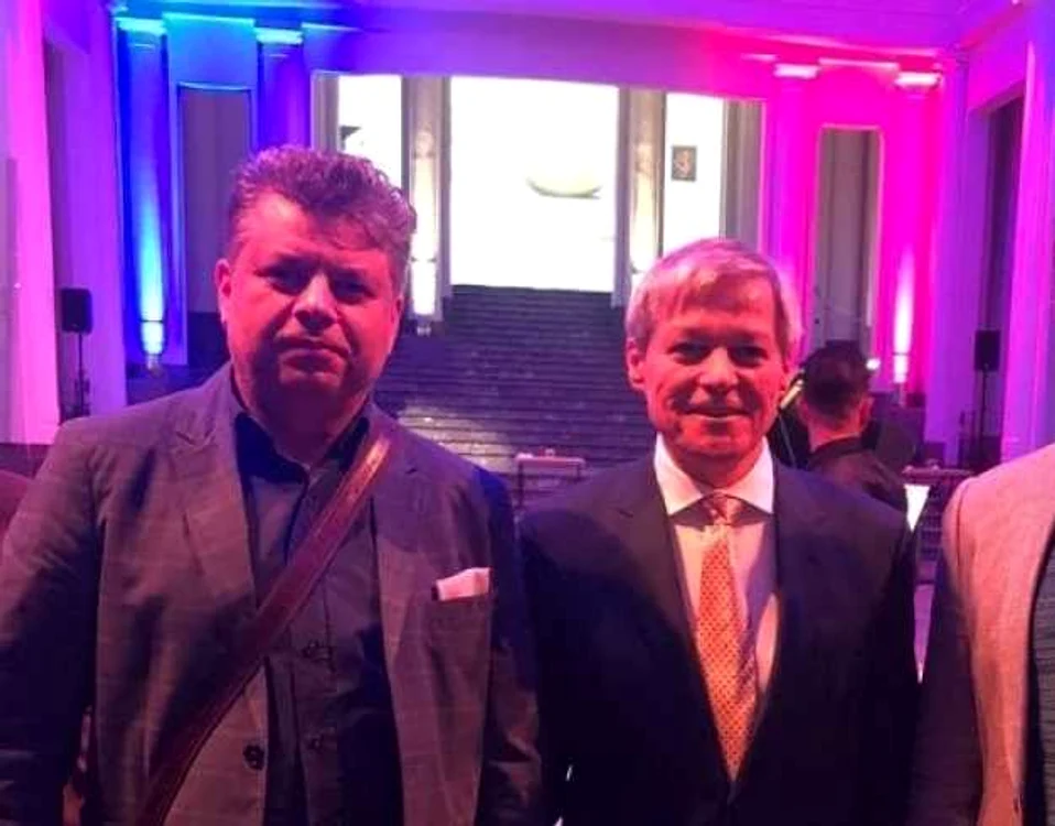 Cristian Bordei (stânga) alături de Dacian Cioloş   FOTO: Arhivă personală