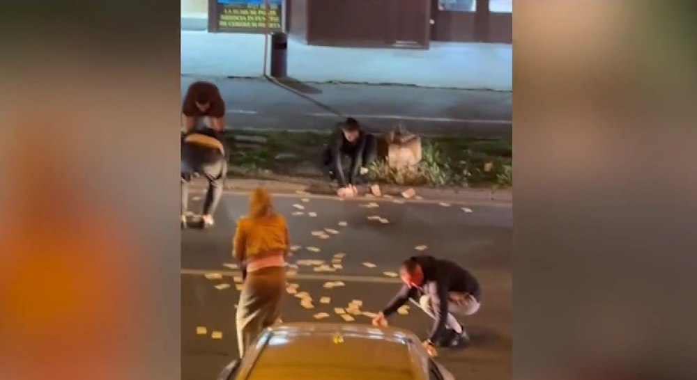 O femeie din Timișoara a aruncat 13.000 de euro în plină stradă. Gestul bizar, lămurit de polițiști