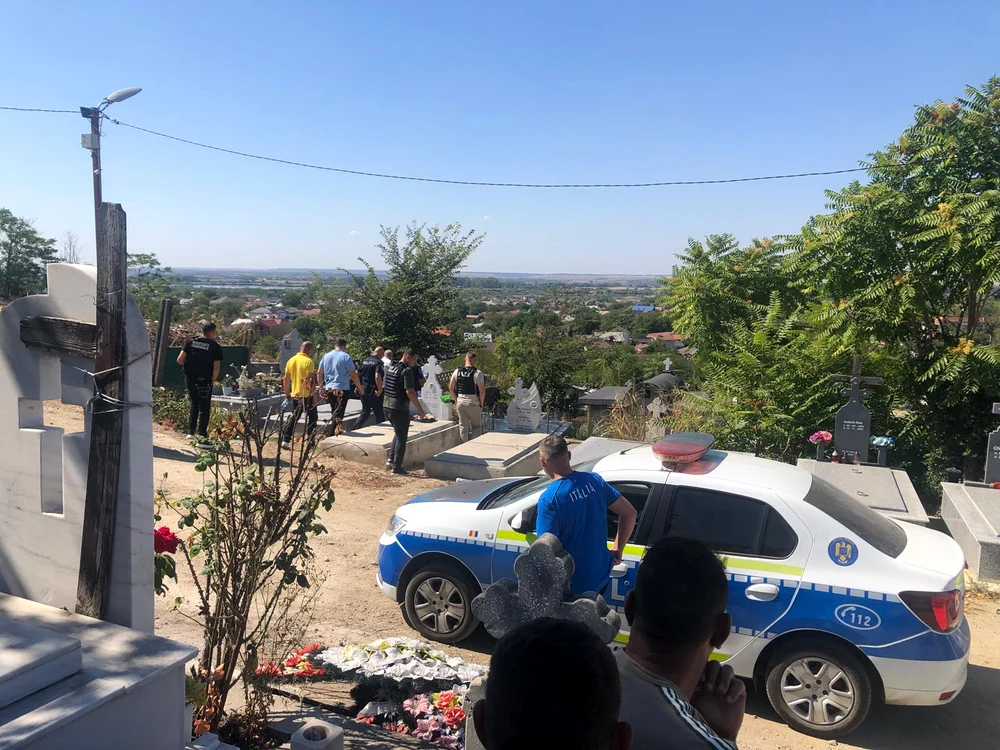 La fața locului se află și polițiștii