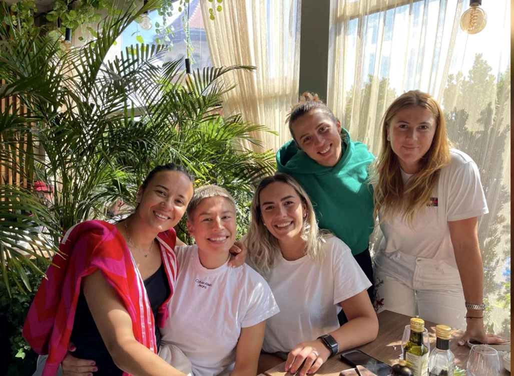 Irina și pretenele ei Cristina, Irina, Dana, Evghenia și Raluca. Foto: We Love Sport