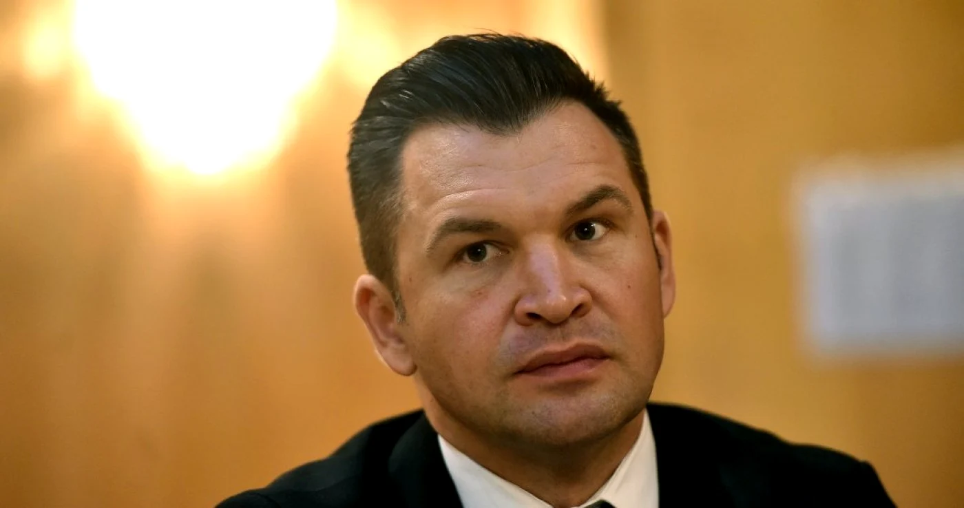 Ministrul Ionuţ Stroe pare că, deocamdată, a abandonat sportul juvenil