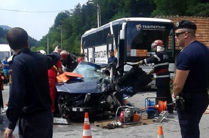 Accdent grav în apropiere de Petroşani. FOTO: hunedoaraplus.ro