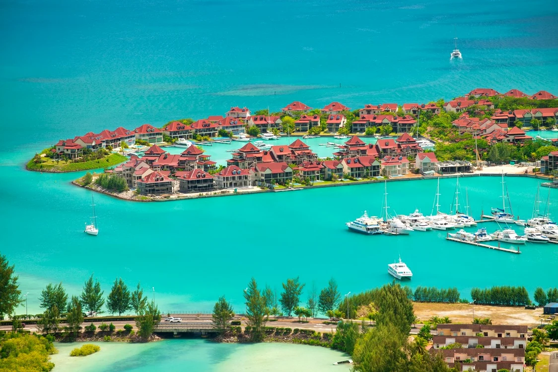 Insulele Seychelles FOTO hightideyachtcharters.com