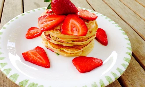 pancakes cu capsuni jpeg