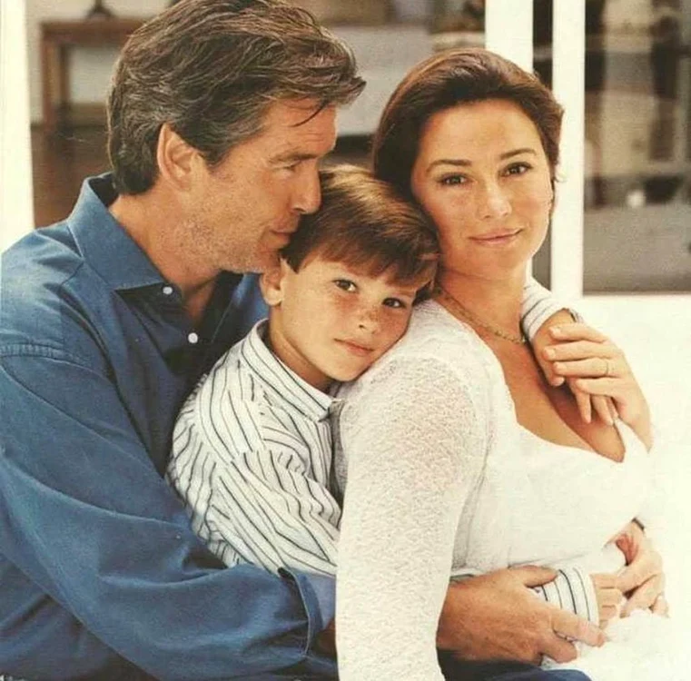 
    Pierce Brosnan și familia  