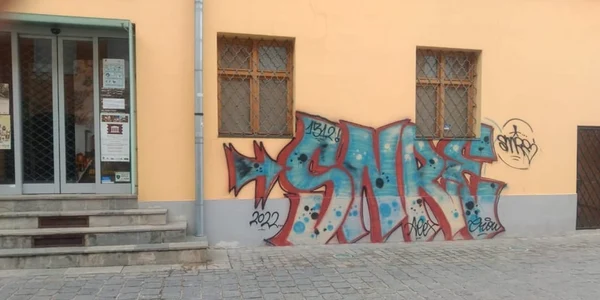 Un tânăr din Vrancea va trebui să refacă zidul Muzeului Civilizaţiei Urbane din Braşov FOTO Muzeul Civilizaţiei Urbane