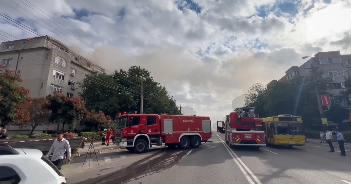 Incendiu devastator în Constanța: un bărbat inconștient și 60 de evacuări din bloc.