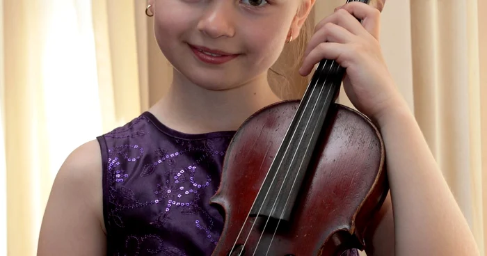 Mihaela Agafiţa şi prietena ei, vioara