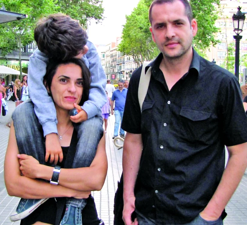 Ca să scape de ochii curioşilor, Mădălin Ionescu a depus dosarul de divorţ spre sfârşitul programului judecătoriei