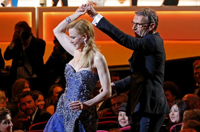 Nicole Kidman dansează cu Lambert Wilson, în deschiderea Festivalului de la Cannes 2014 FOTO Reuters