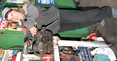 Galaţi:Fănica Bocăneală, gospodina care-ţi umblă la motor