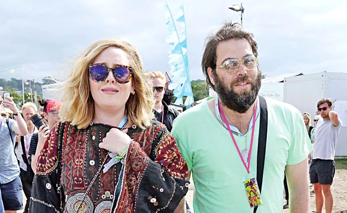 Adele, de 30 de ani, şi soţul său, Simon Konecki, 45 de ani, şi-au luat adio în aprilie