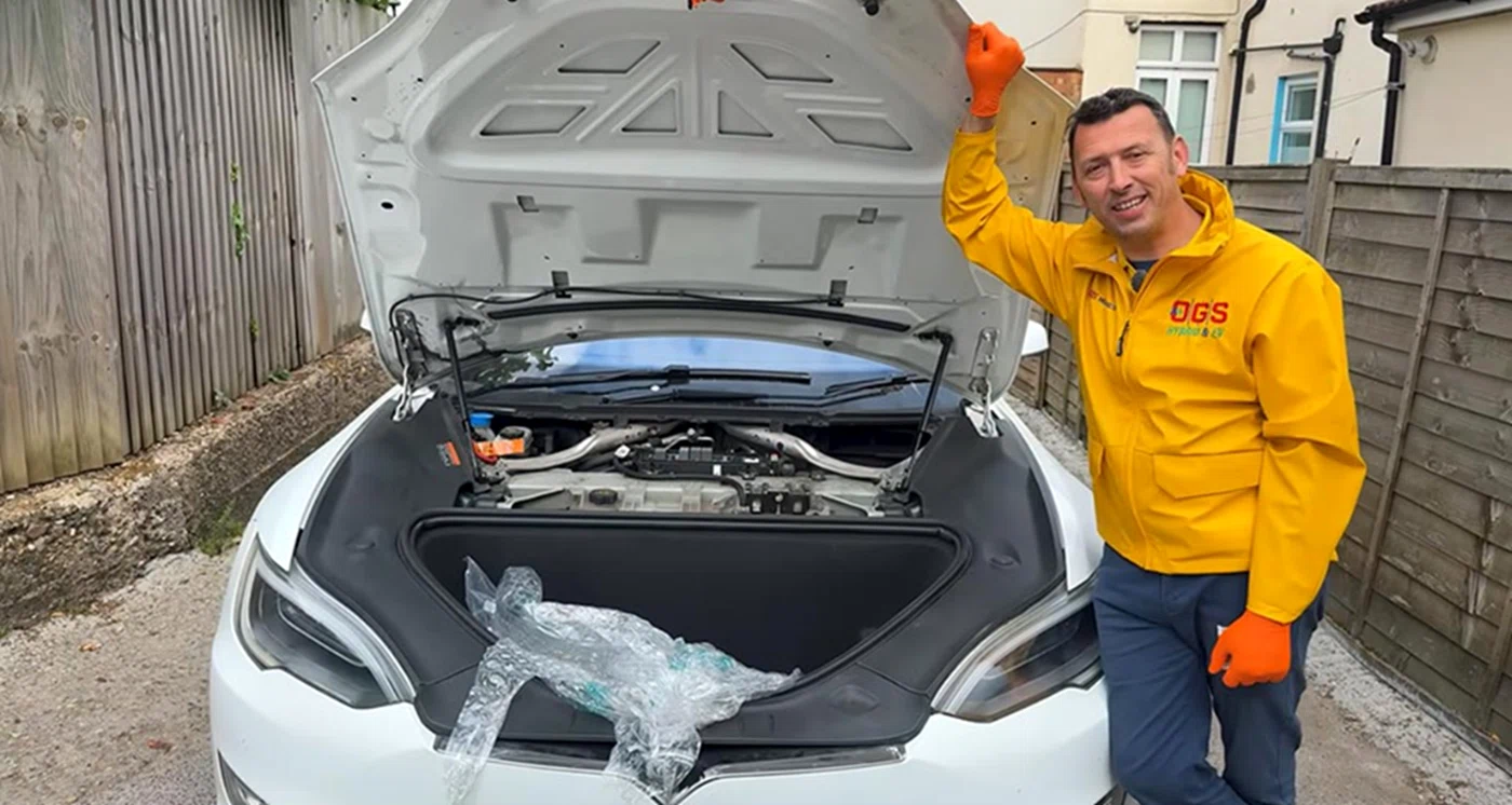 Experiența unui mecanic auto român din Marea Britanie cu o Tesla defectă. Sursă foto: piațaauto.md