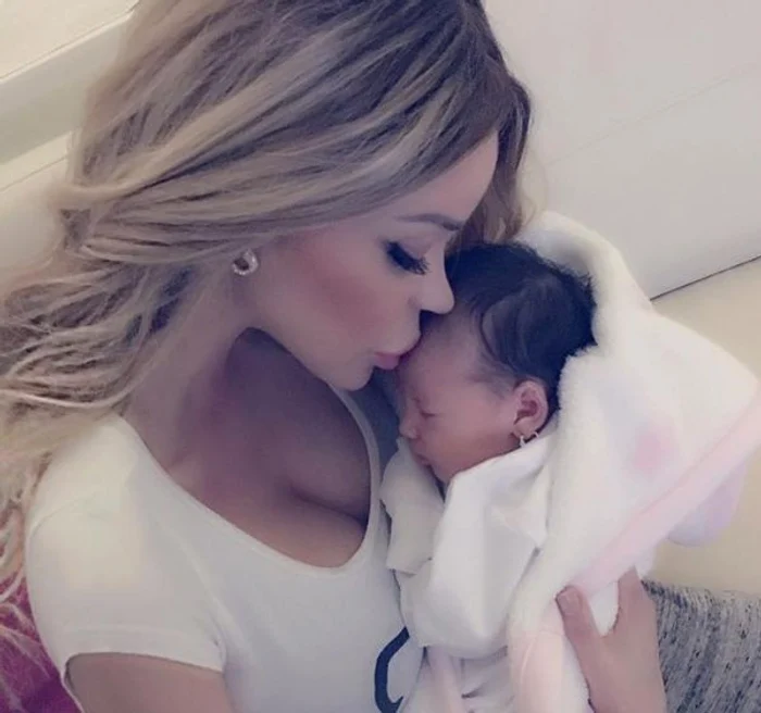 
    Bianca a născut-o pe Sofia în urmă cu o săptămânăFoto: Facebook  