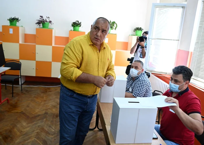 Boiko Borisov participând la vot duminică FOTO EPA-EFE