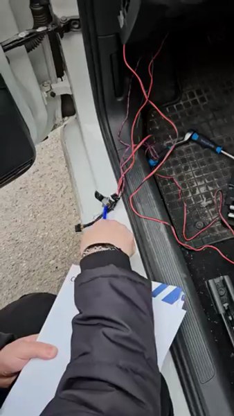 Prefectul de Olt spune că a descoperit un sistem de localizare GPS montat pe mașină. Mario De Mezzo: „Am mers la Poliție“ VIDEO