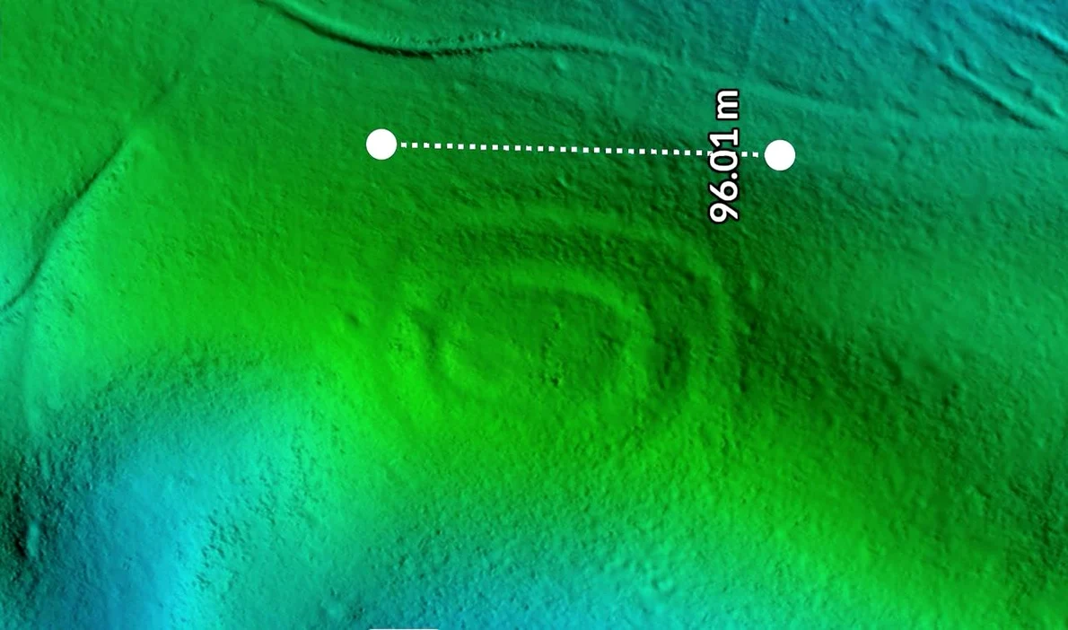 Fortificația misterioasă descoperită cu ajutorul tehnologiei LiDAR, în județul Neamț (© Facebook / Vasile Diaconu - archaeologist)