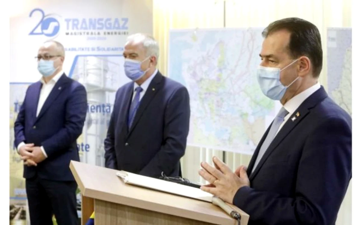 Premierul Ludovic Orban, directorul general al Transgaz, Ion Sterian, şi Antonel Tănase, secretarul general al Guvernului. Foto gov.ro