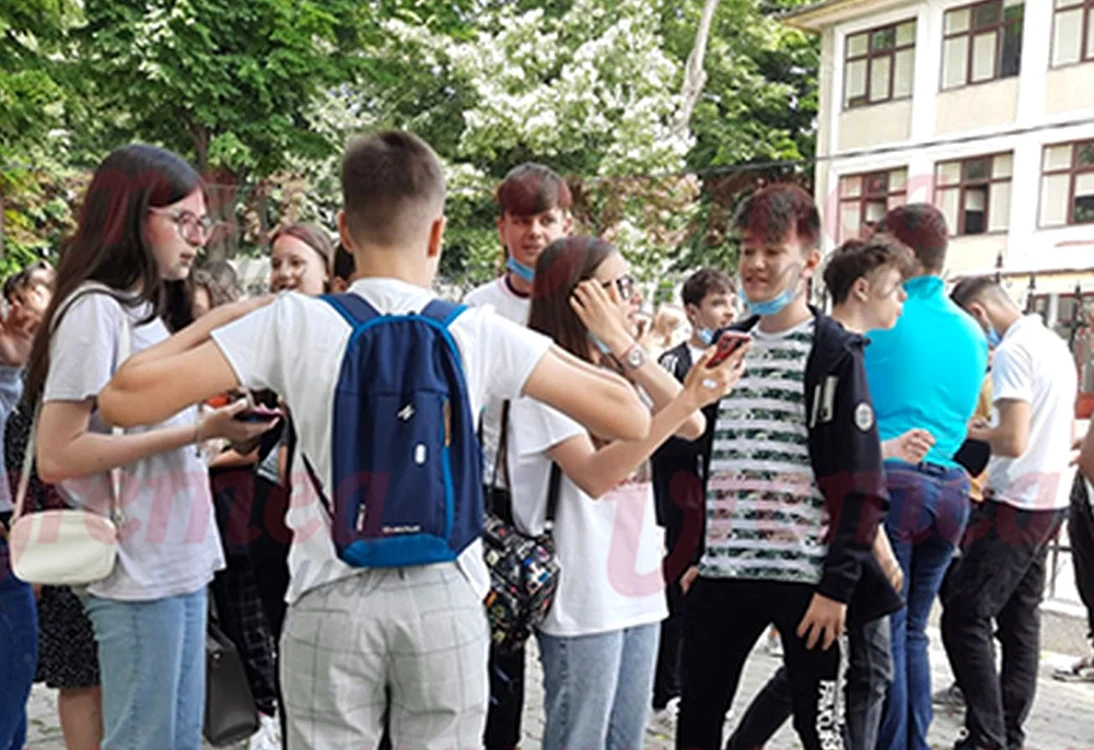 Elevii olimpici pot fi înscrişi la liceu fără să susţină examen FOTO vremeanoua.ro
