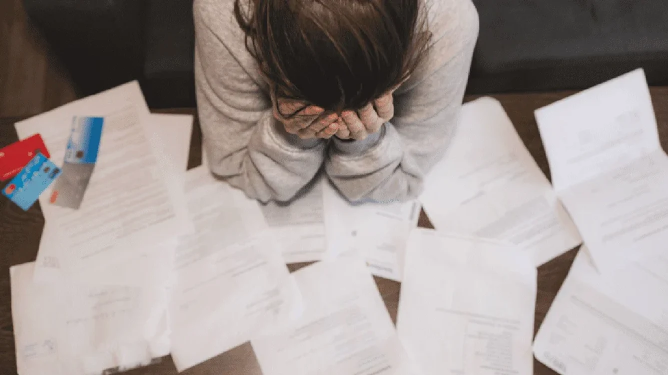 Prin ce trece o femeie rămasă fără loc de muncă, după ce a trimis 500 de CV-uri