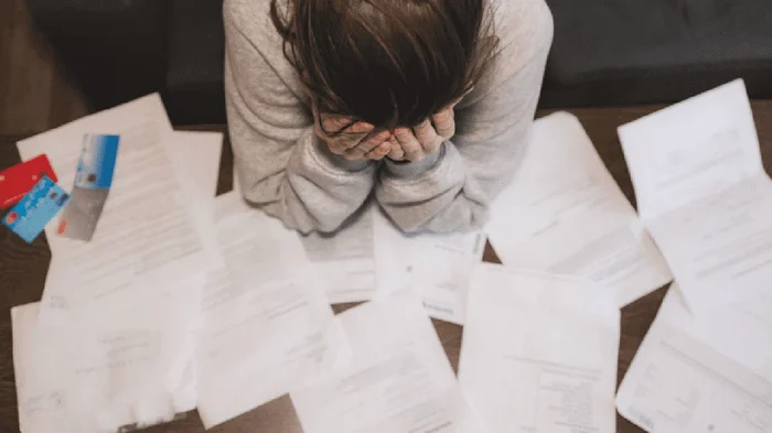 Prin ce trece o femeie rămasă fără loc de muncă, după ce a trimis 500 de CV-uri