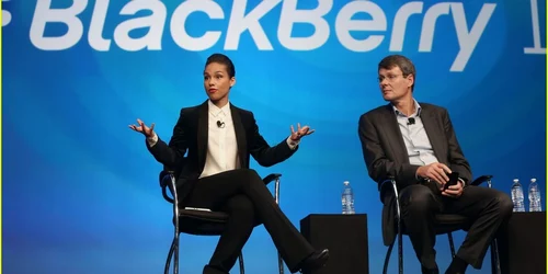 blackberry alicia keys foto justjared