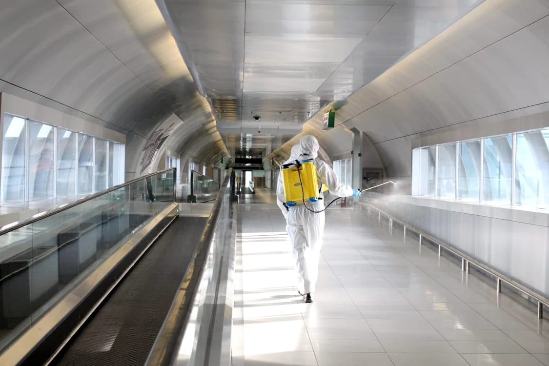 
    Toate fluxurile de pasageri sunt dezinfectate în Aeroportul Otopeni Fotografii: Aeroportul Otopeni  