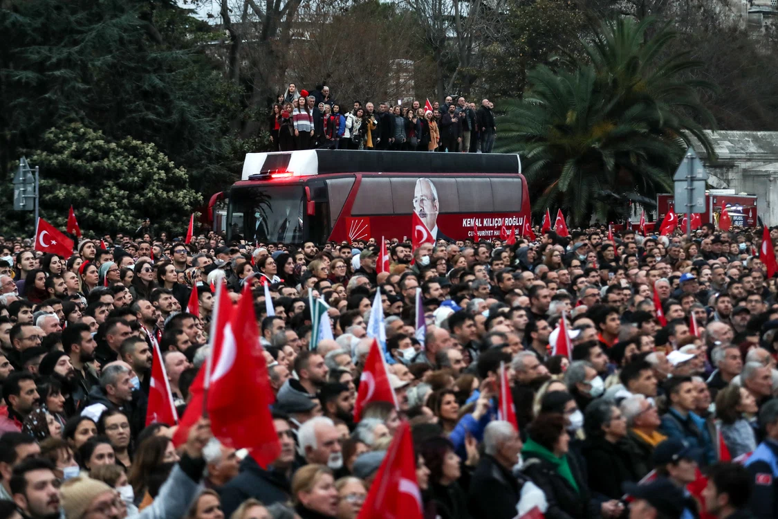Mii de oameni în stradă. FOTO EPA-EFE