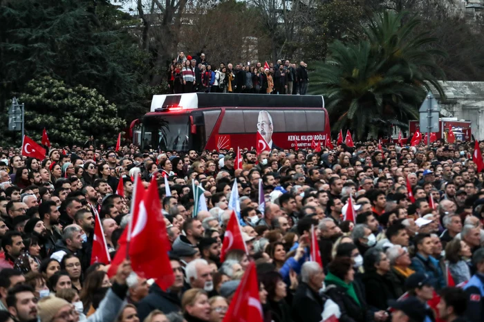 Mii de oameni în stradă. FOTO EPA-EFE
