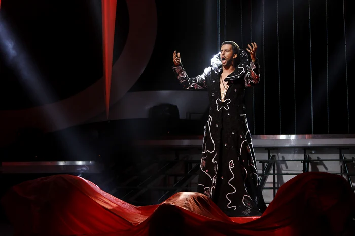 Florin Ristei a purtat o ţinută identică cu cea pe care Cezar a avut-o la ediţia Eurovision din anul 2013
