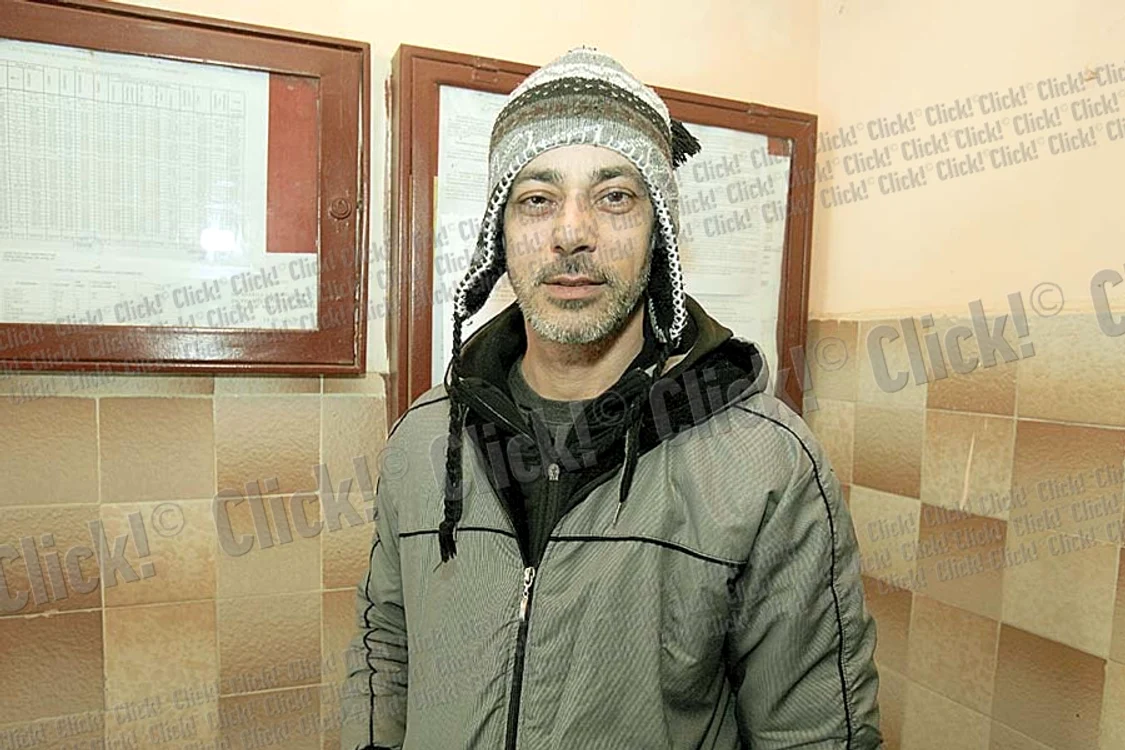 Alexandrina Curcă,  60 de ani, ţine  caloriferul închis ( Fotografii: Florin Şuler)