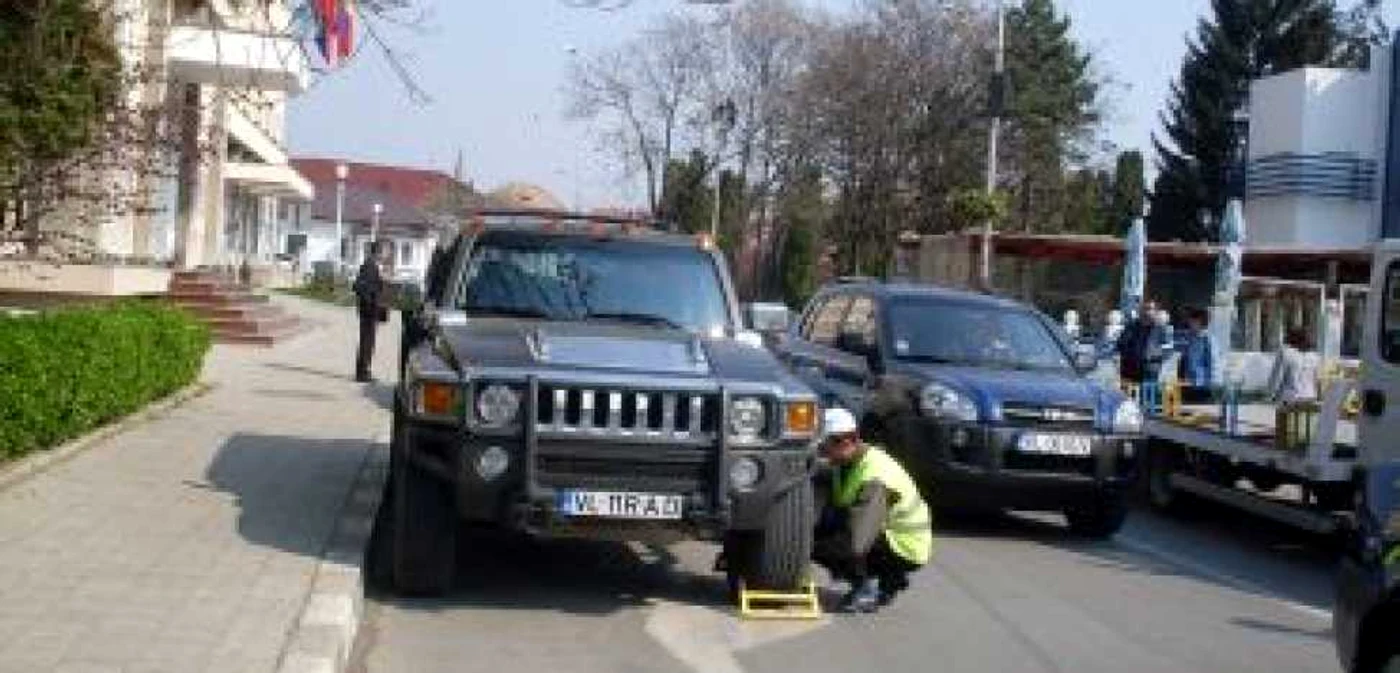 Râmnicu Vâlcea: Zeci de şoferi şi-au găsit maşinile blocate - Adevărul la minut